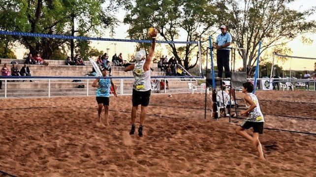 Primer Torneo de Beach Voley en la Costanera de Concordia.