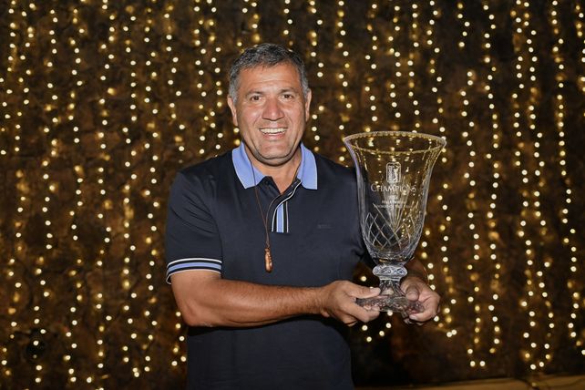 Agranda la vitrina. Ricardo González recibió en Hawaii un premio del PGA Tour Champions