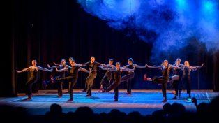 La Escuela Municipal de Danza realizó su muestra anual con un homenaje al rock nacional