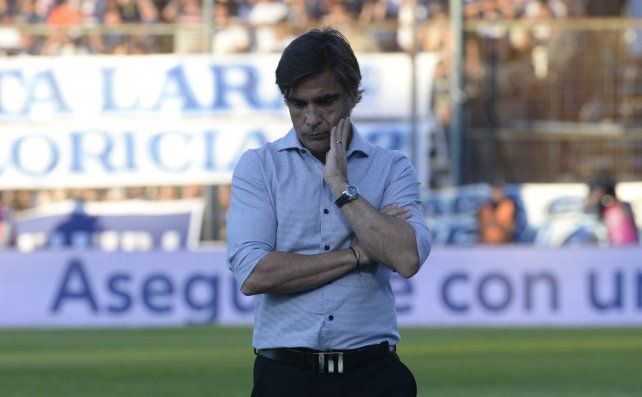 Pensativo. Sanguinetti analiza las alternativas que tiene para reemplazar a dos referentes como Lema y Pablo Pérez.