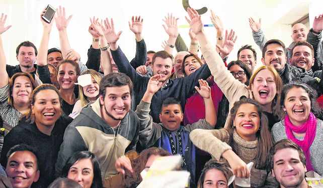 Festejo. López Molina celebró la victoria hasta después de la medianoche junto a la militancia de Cambiemos.