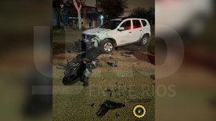 Colón: un accidente entre un auto y una moto dejó a dos jóvenes graves