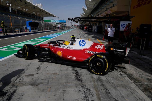 Lewis Hamilton salió a la pista en Baréin para los tests oficiales de la Fórmula 1.