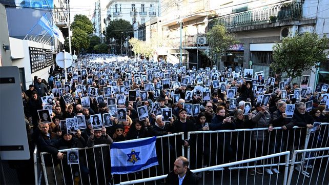 Acto por la Amia. Homenaje a las víctimas del atentado ocurrido hace 31 años.