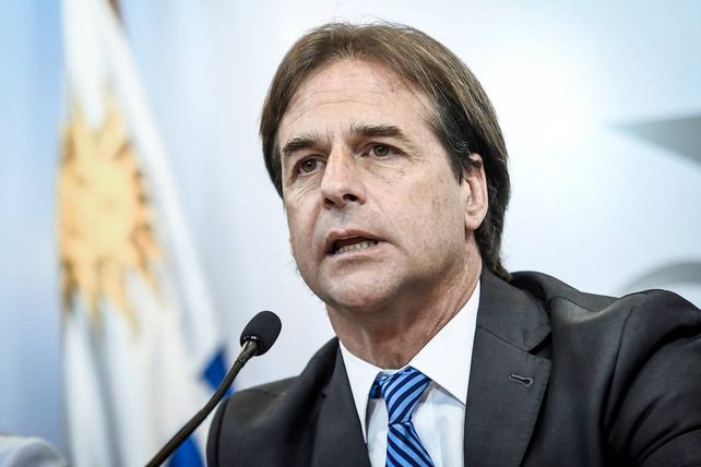 Con un ojo en los argentinos, Uruguay quita el IVA en la temporada de verano