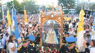La imagen de la virgen llegando a la Catedral de Paraná.&nbsp;