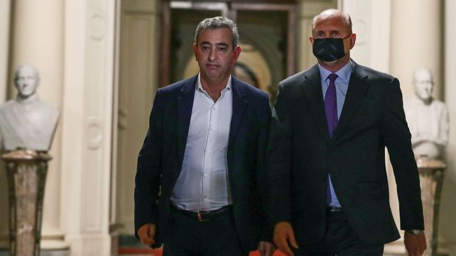 Javkin y Perotti en los pasillos de Casa Rosada. Se reunieron con el presidente y analizaron la crisis de inseguridad.&nbsp;