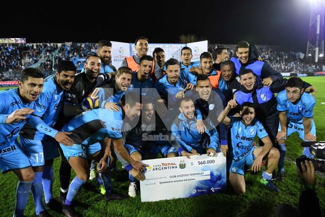 Temperley no tuvo problemas en eliminar a Las Parejas