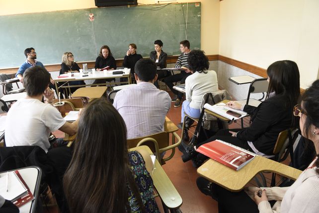 En el aula. La Facultad de Ciencia Política concentra a muchos de sus asistentes en la zona de La Siberia.