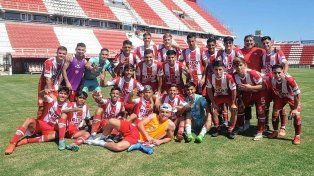 El DT de la Reserva de Unión, Marcelo Mosset, felicitó a sus jugadores por el gran triunfo hilvanado contra River.