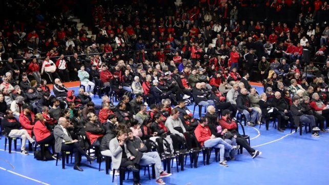Newells suspendió la Asamblea y crece la tensión política por el balance