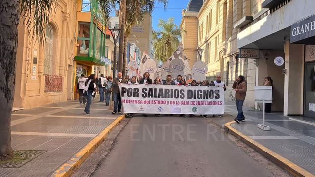 Multisectorial marchó en defensa de la Caja de Jubilaciones