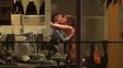 Dos empleados tuvieron sexo en la oficina y fueron filmados por clientes de un bar
