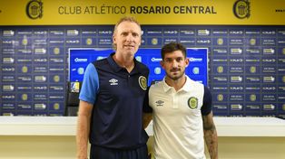 Colo y Lucas. Federico Lussenhoff, secretario técnico de Central, junto al lateral Rodríguez, último pasajero canalla.