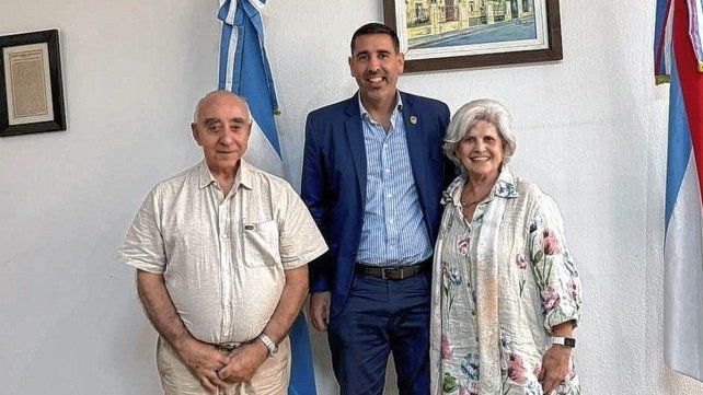Presentes: Carlos Cuenca; la presidente de Fundaciones Grupo Petersen