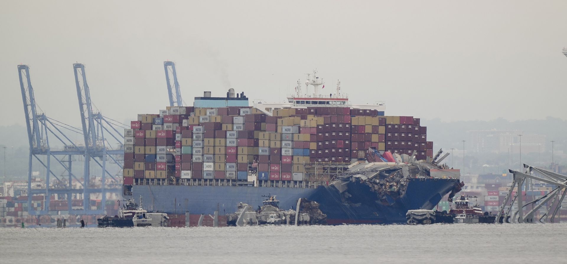 Remolcadores escoltan al buque Dali después de que fue reflotado en Baltimore, el lunes 20 de mayo de 2024. El barco portacontenedores que causó el colapso mortal del puente Francis Scott Key de Baltimore fue reflotado el lunes y ha comenzado a regresar lentamente al puerto. (Foto AP/Matt Rourke) Remolcadores escoltan al buque Dali después de que fue reflotado en Baltimore, el lunes 20 de mayo de 2024. El barco portacontenedores que causó el colapso mortal del puente Francis Scott Key de Baltimore fue reflotado el lunes y ha comenzado a regresar lentamente al puerto. (Foto AP/Matt Rourke)