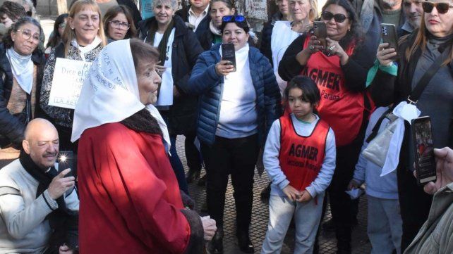 Taty Almeida encabezó la Ronda de la Resistencia en Paraná