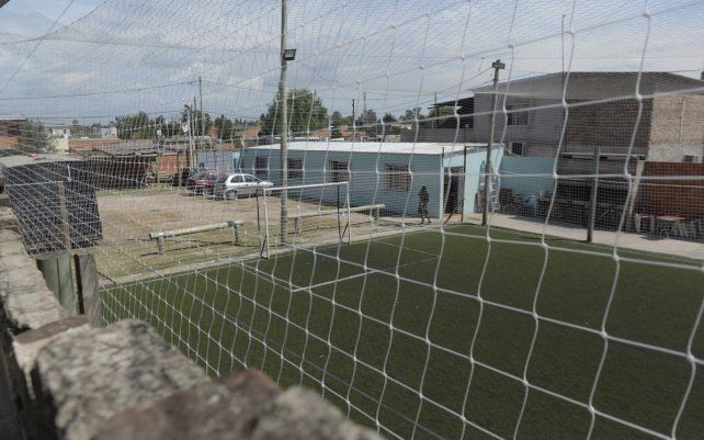 Dos hombres armados llegaron a un complejo de fútbol 5 y dispararon contra jugadores y público, ocurrió en Juan B. Justo al 8400.