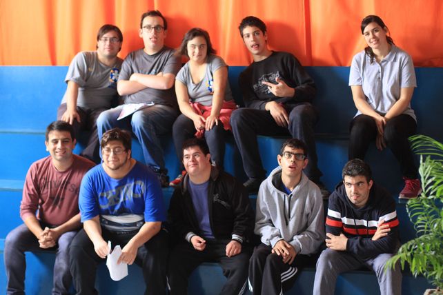 Todos los lunes las chicos y los chicos de Aspasid graban en el estudio de 97.La Red Paraná.&nbsp;