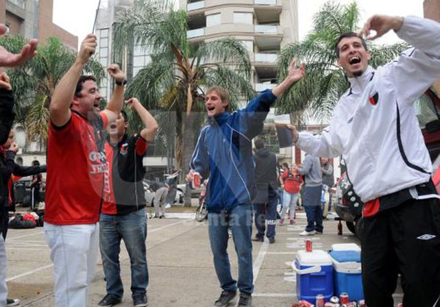 La previa del clásico: a puro chori, asado y amigos