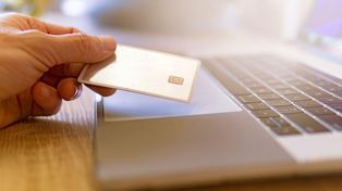 Fíjate en esto antes de depositar tus dólares en plataformas online