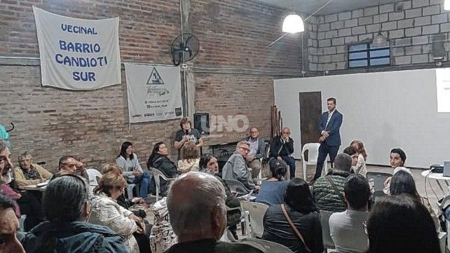 En una tensa reunión En una tensa reunión
