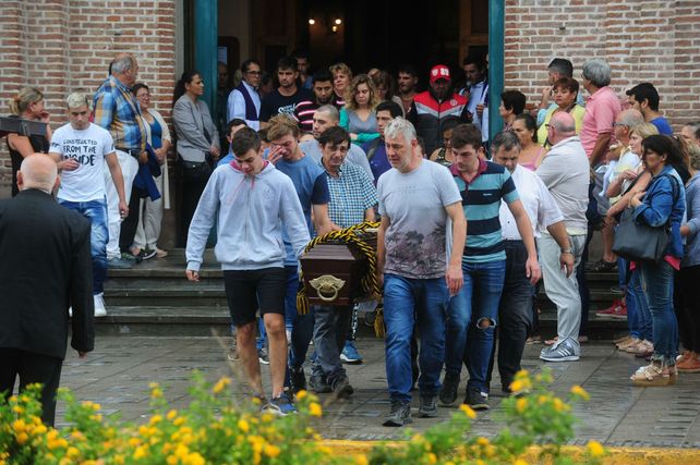 El último adiós. En medio de escenas de profundo dolor y consternación