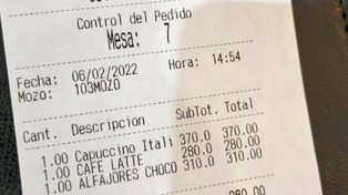 La cuenta de un bar que levantó polvareda.