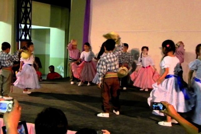 Bailemos Pericón: 160 alumnos participan de los festejos por el Día de la Tradición