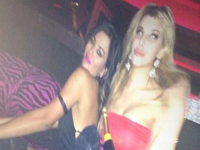 Karina y Charlotte: dos potencias se enfiestaron
