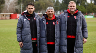 Gabriel del Valle Medina, responsable el miércoles de la primera de Newells, junto a Ariel Paolorossi y el profe Adrián Navarro.