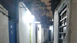 El pasillo ubicado en Medici al 4600, donde una mujer murió baleada.&nbsp;