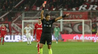Penel expulsó a Heinze ante el rojo en Avellaneda. En Rosario es otra cosa.