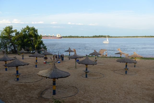 Las playas contarán con un sector para los fumadores.