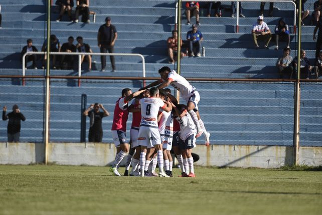 Este Central Córdoba de Teglia y Acoglanis marcha con muy buen pie en el torneo de la Primera C.