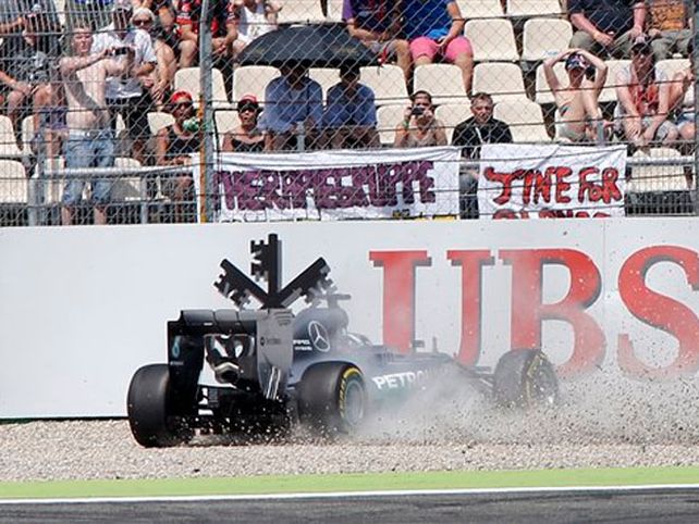 Hamilton se despistó y sufrió un violento accidente