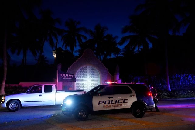 Trump tenía más de 100 documentos secretos en su mansión de Mar-a-Lago