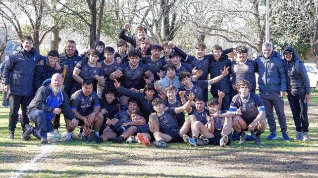 La M16 de Universitario consiguió un importante triunfo ante Santa Fe Rugby y es líder del Torneo Dos Orillas.
