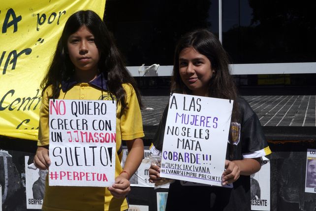 Familiares y amigos de Ivana Garcilazo se acercaron para reclamar Justicia por el asesinato de la hincha de Rosario Central.