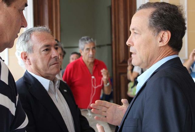Propuesta y críticas. Los legisladores compartieron un acto en Reconquista.