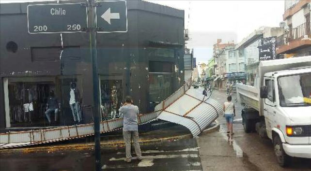 El temporal provocó anegamientos y destrozos en Paraná