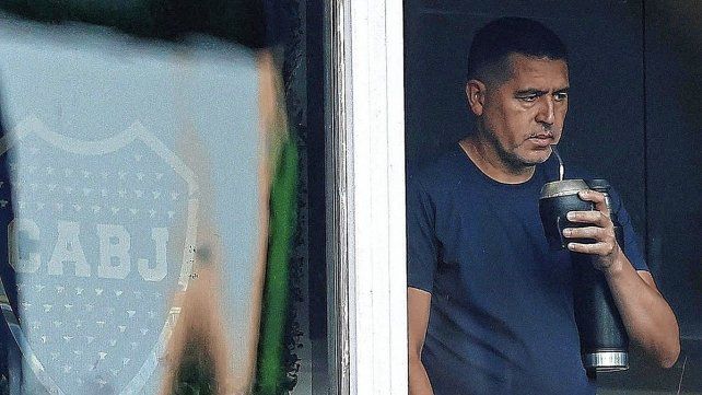 Riquelme prepara la escoba en Boca tras quedar fuera de todo Riquelme prepara la escoba en Boca tras quedar fuera de todo
