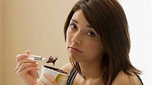 Comer helado no ayuda a superar la crisis de una ruptura amorosa