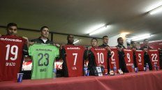 Con número asignado. Las incorporaciones posaron con las camisetas que usarán en la temporada 2017-2018. La presentación de los jugadores tuvo lugar en el palco presidencial del Coloso ayer al mediodía. Con número asignado. Las incorporaciones posaron con las camisetas que usarán en la temporada 2017-2018. La presentación de los jugadores tuvo lugar en el palco presidencial del Coloso ayer al mediodía.