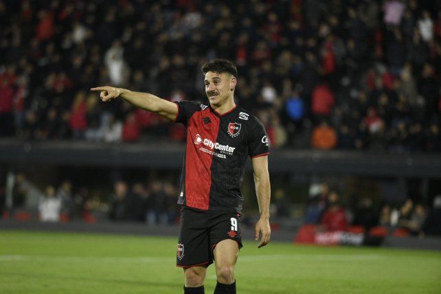 El Zorro Cóccaro anotó un doblete para vencer a Banfield y es el goleador de Newells en el Clausura.