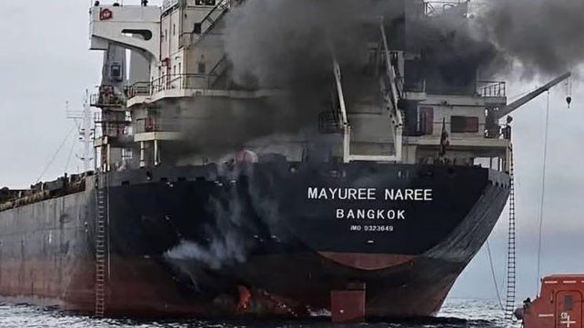 Buque de bandera tailandesa atacado cerca del Estrecho de Ormuz.