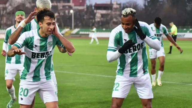 Luego de su salida de Boca, Villa jugó 11 partidos en Beroe de Bulgaria.