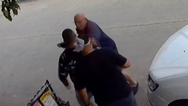 El policía retirado que mató de un balazo al vecino por la música alta afirmó que se trató de un accidente El policía retirado que mató de un balazo al vecino por la música alta afirmó que se trató de un accidente