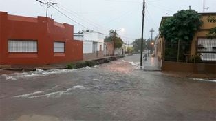 La lluvia arrasa en Concepción del Uruguay: vuelcos