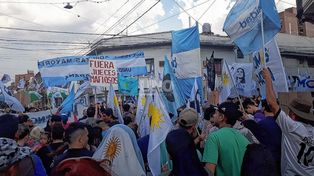 Marcha en apoyo a Cristina Fernández frente a los juzgados federales de Santa Fe
